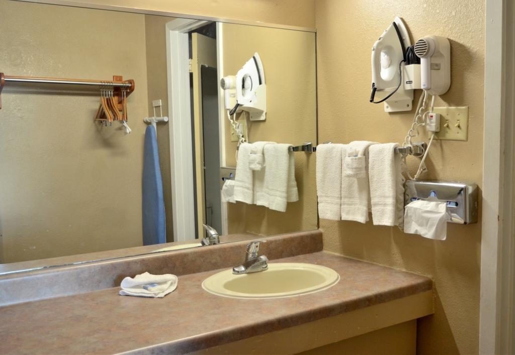 Americas Best Value Inn Crosstimbers Stephenville Ngoại thất bức ảnh